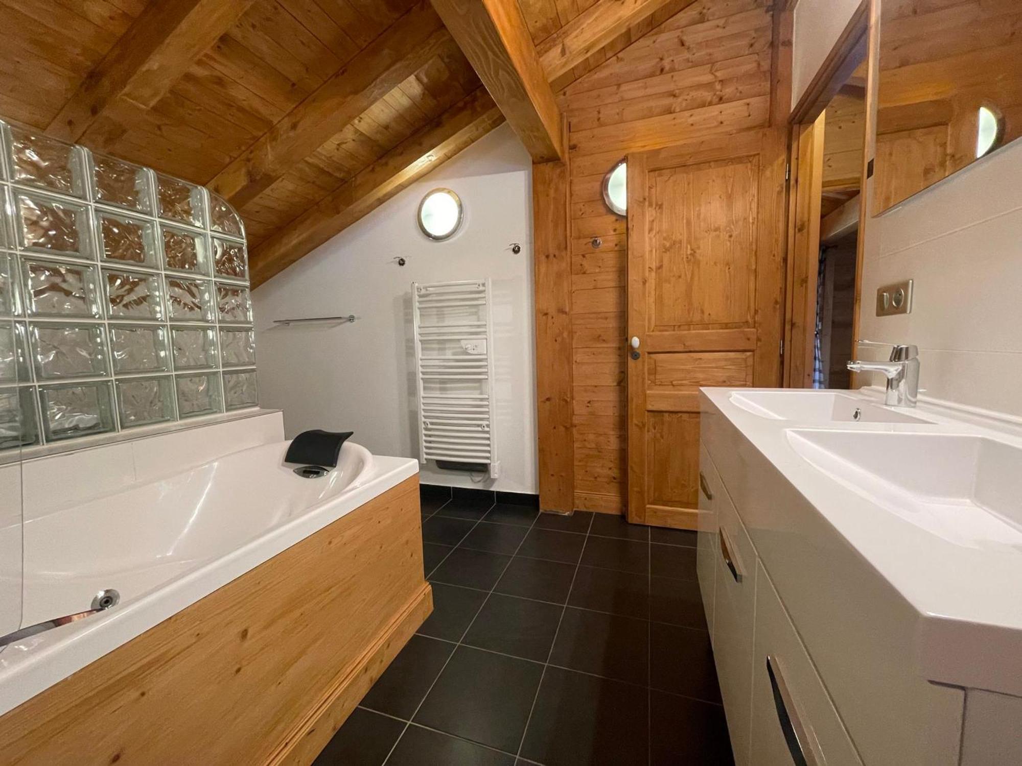Chalet Savoyard Avec Jardin, Poele A Bois Et Wifi - Fr-1-624-11 Verchaix Luaran gambar